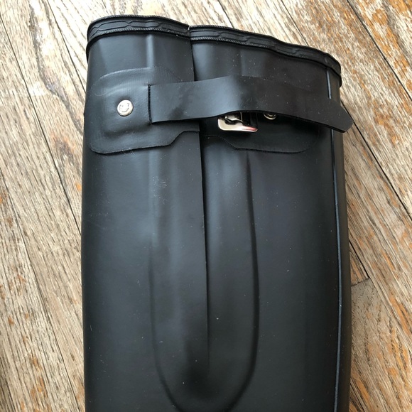 NWT Black Hunter Rain Boots - Picture 3 of 5